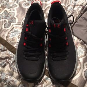 New men’s tennis shoes size 11